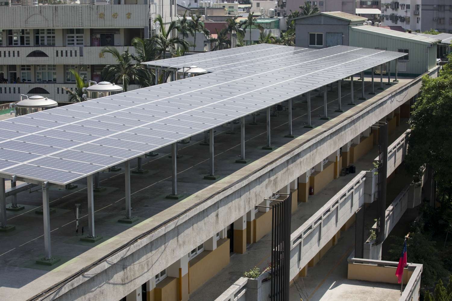 全市29校建置太陽光電面板 林智堅市長:年減碳量達3000噸