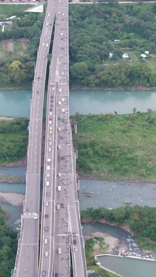 進出園區不再卡卡！竹縣市攜手合作 經國橋智慧交通系統將下班旅行時間減少28%