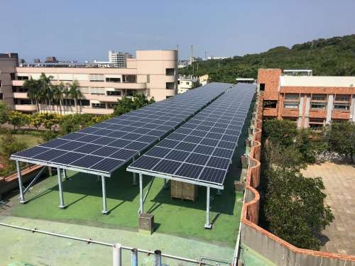 香山高中屋頂設置太陽光電情形