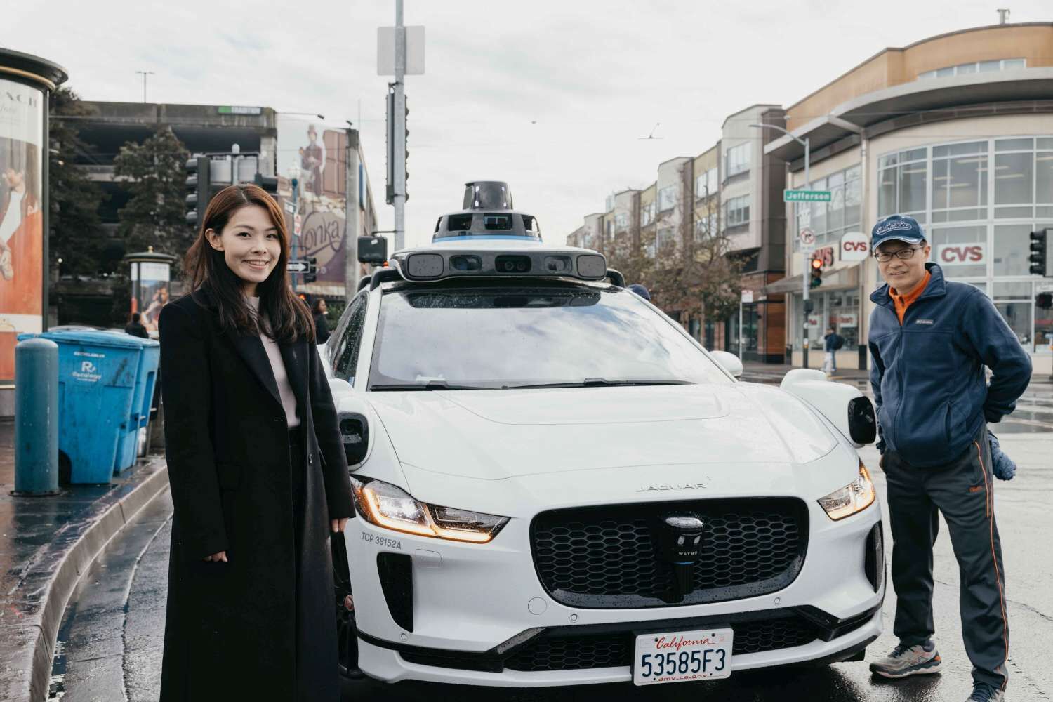 高市長於舊金山親自體驗自駕計程車Waymo One，盼借鏡推動新竹市自駕車實驗計畫。