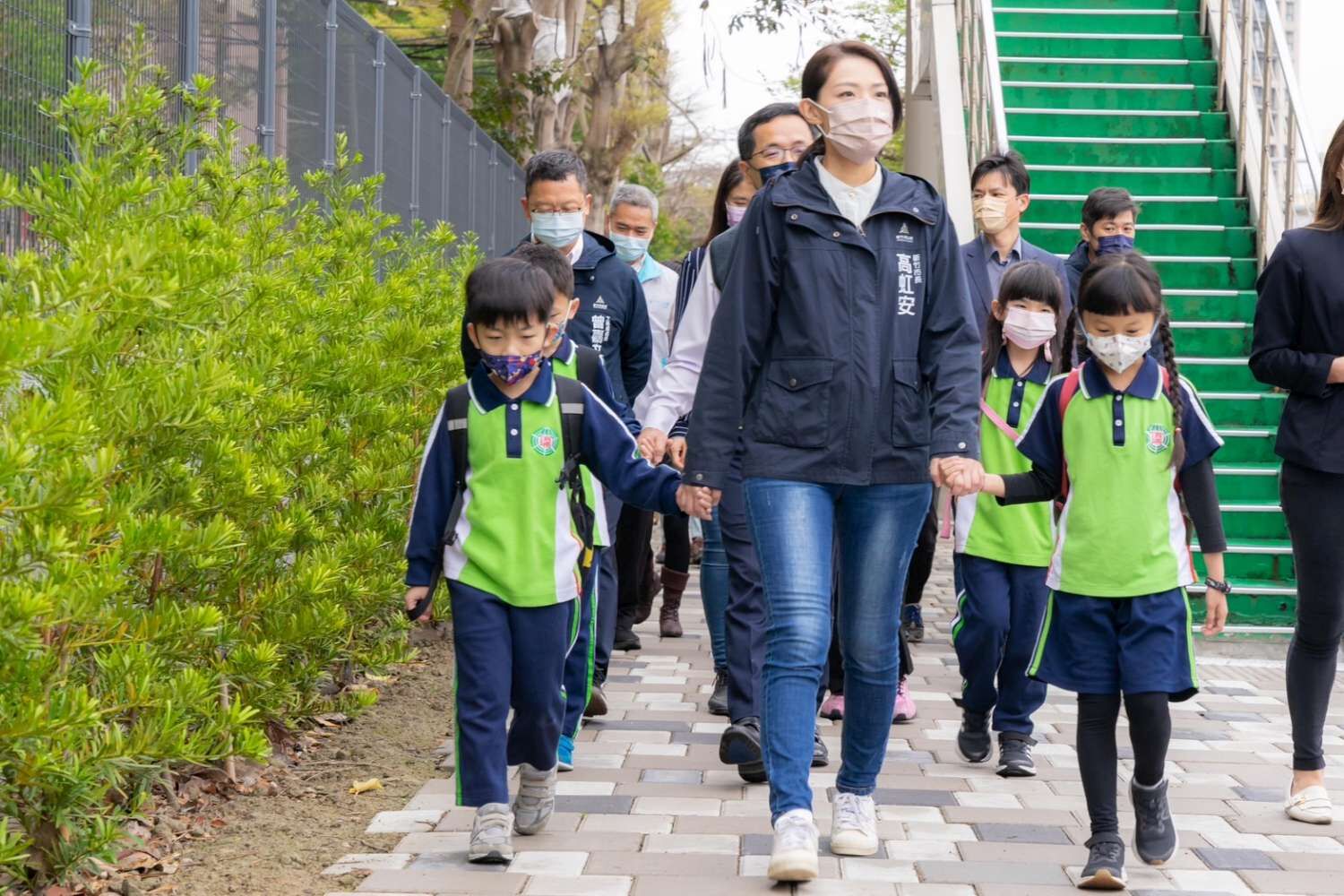新竹市政府大力提倡通學步道，向中央積極爭取「校園周邊暨行車安全道路改善計畫」補助，給學童安心上下學的學區環境